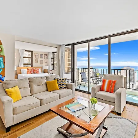 Waikiki Banyan 1Br With Great Ocean Views, Steps To Beach & Parking!